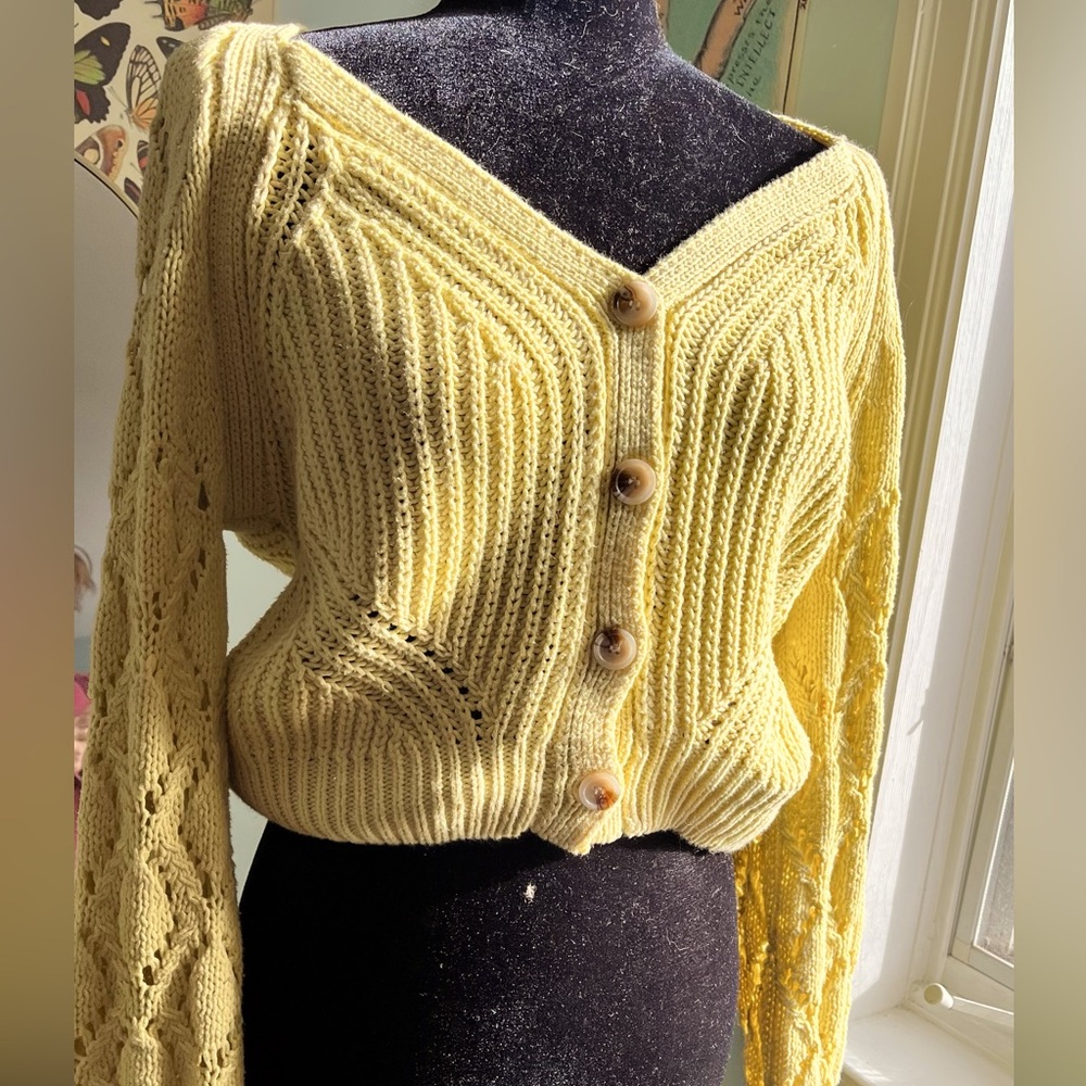 Anthropologie - medium yellow sweater - excellent condition